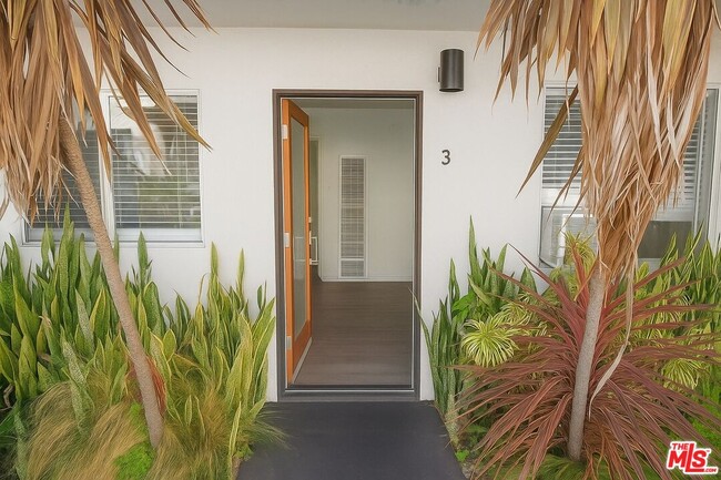 Building Photo - 5952 Benner St