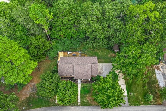 Building Photo - 114 Hickory Hill Dr