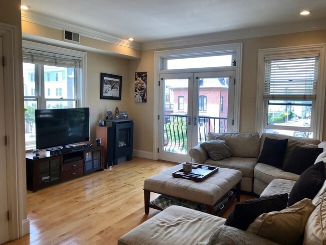 Building Photo - 360-362 Dorchester St