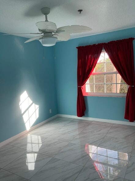 Building Photo - 950 S Kanner Hwy