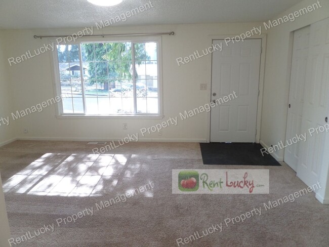 Building Photo - Adorable 3-Bedroom Home with Fenced Yard in Great Bothell Neighborhood!