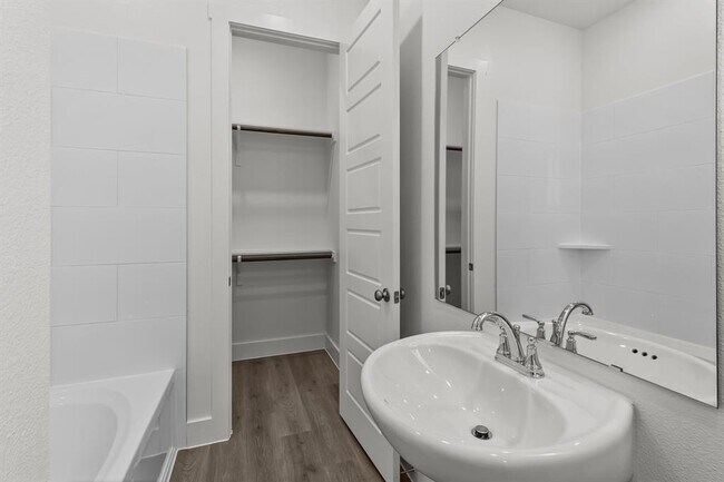 Building Photo - 1664 Hillside Terrace