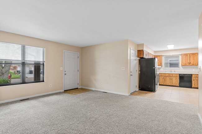 Building Photo - Omar Ct Duplex