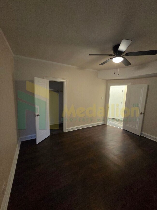 Building Photo - Beautifully Updated 2-Bedroom Apartment – ...