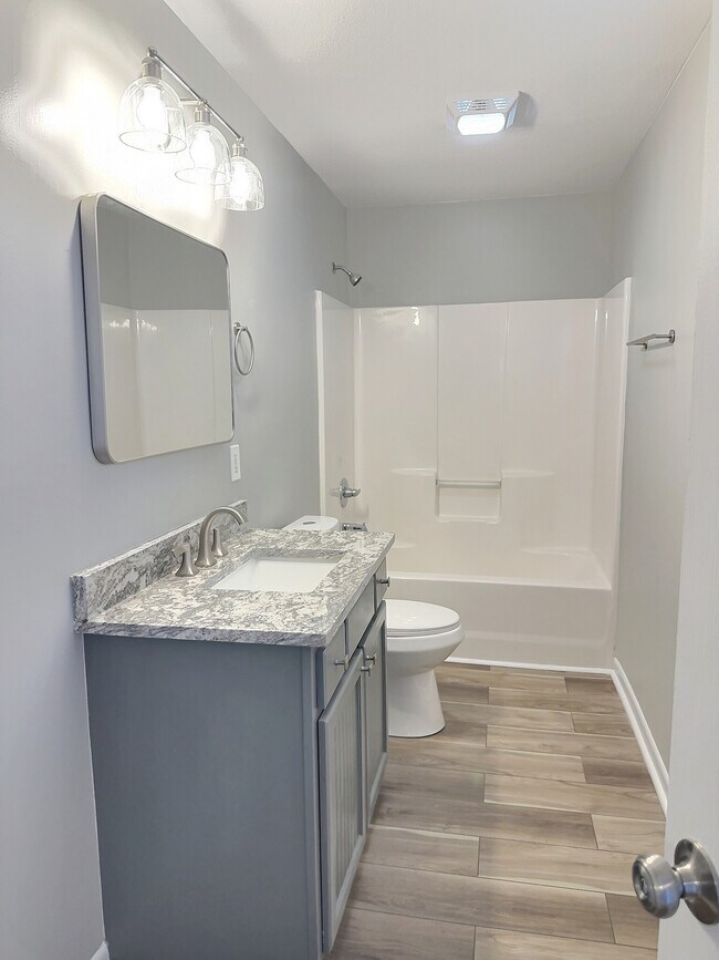 Building Photo - 1505 E 50th St