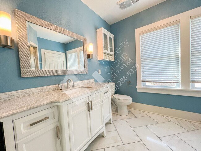 Building Photo - Must See 3 Bedroom/3 Bathroom Home near Edgemere Park