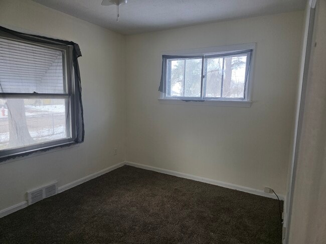 Building Photo - 4345