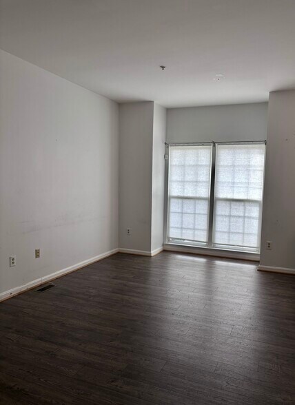 Building Photo - 12706 Marlton Center Dr
