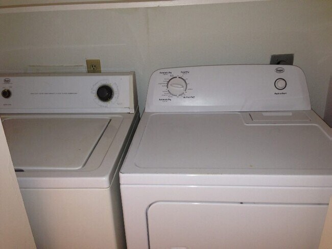 Full-size washer & dryer - 8201 Richmond Ave