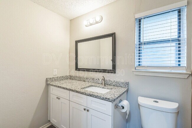 Building Photo - 2804 Red River St