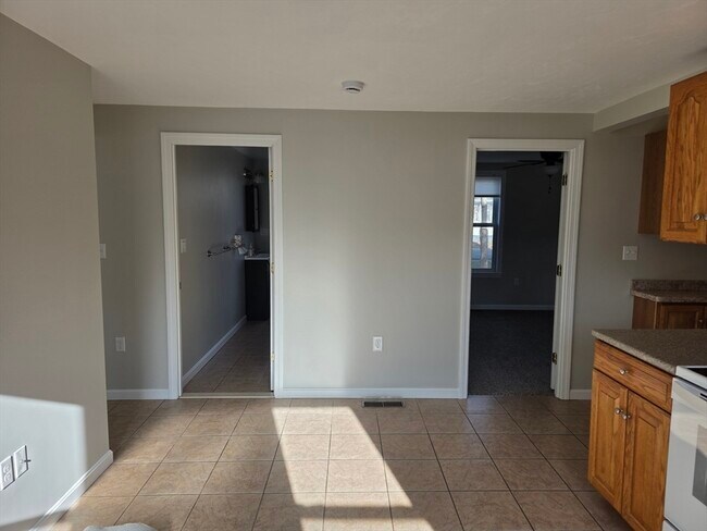 Building Photo - 284 School St