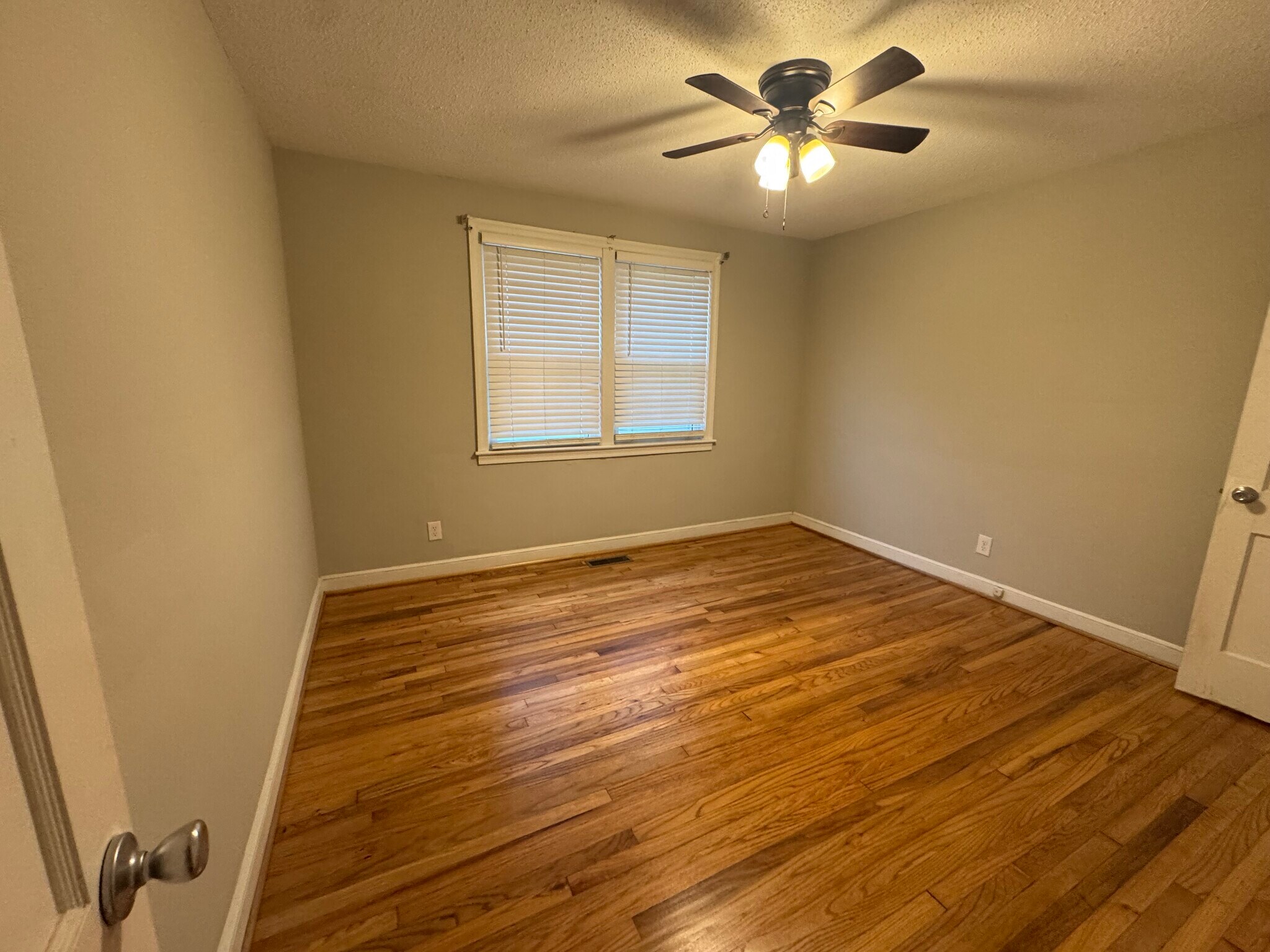 Building Photo - 28 Hollywood Ct