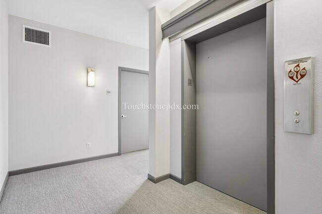 Building Photo - 1630 S Harbor Way