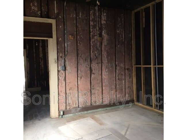 Building Photo - 1023 Clouet St