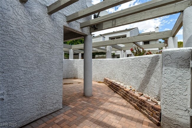 Building Photo - 5644 Vineyard Ln