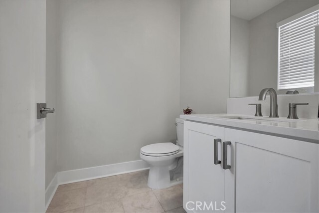 Building Photo - 170 Chorus