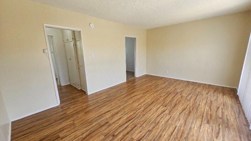 Building Photo - 3945 Stevely Ave