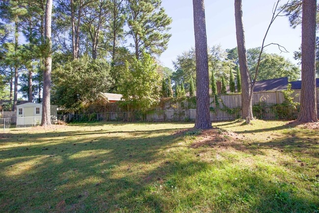 Building Photo - 330 Conifer Dr