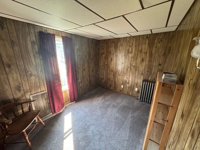 Building Photo - 4 bedroom 1.5 bath