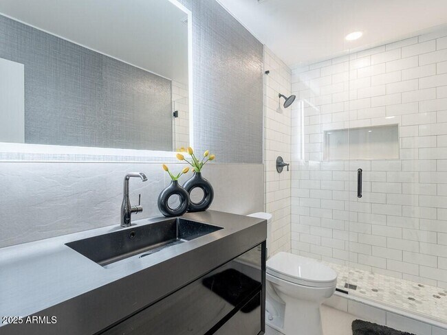 Building Photo - 4748 E Redfield Rd