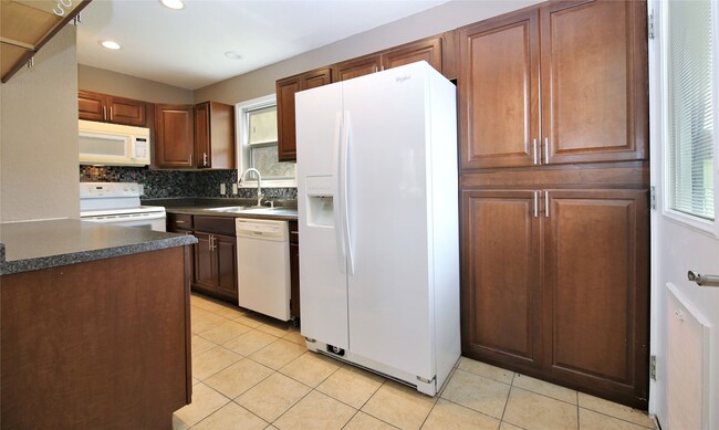 Building Photo - 6611 Wayne Johnson Ave