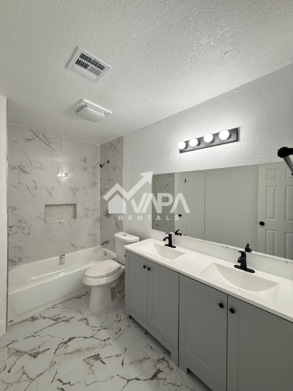 Building Photo - 4019 Sunrise Bluff Dr