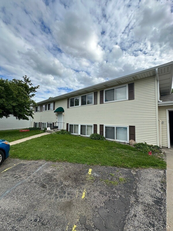 Building Photo - 4881 Tama St SE