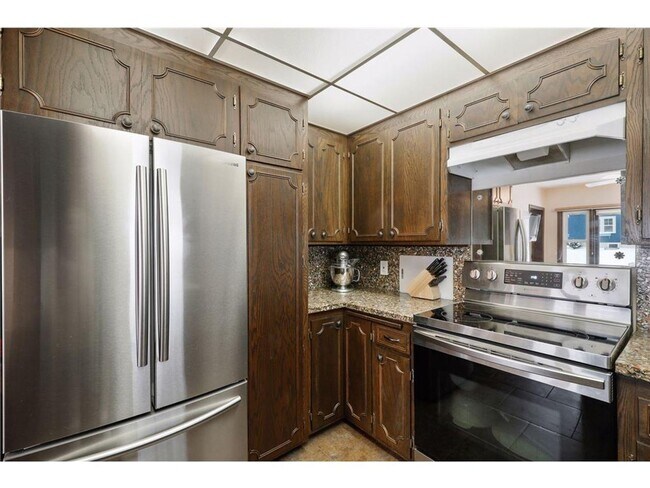 Building Photo - SINGLE FAMILY HOME! 3 CAR GARAGE BLOCKS FROM CAMDEN + NORTHEAST MPLS!