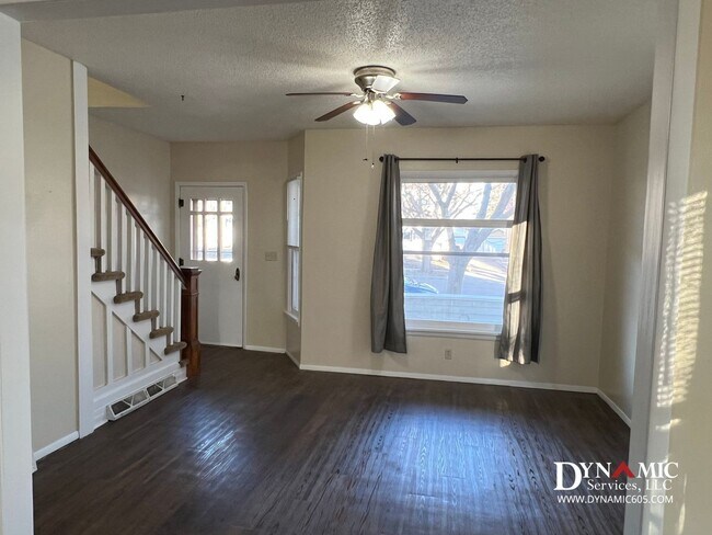 Building Photo - 813-815 S Summit Ave