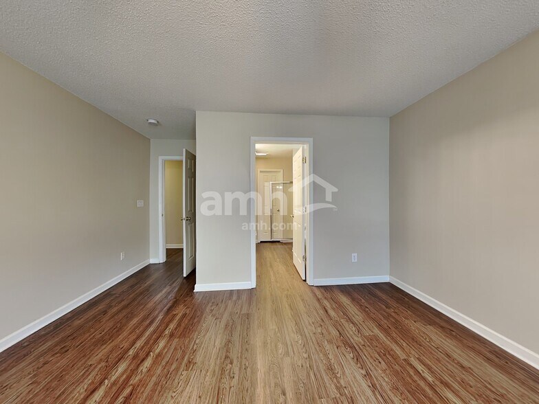 Building Photo - 3087 Canterbury Park Dr