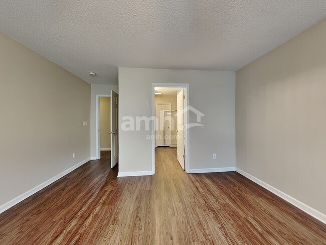 Building Photo - 3087 Canterbury Park Dr