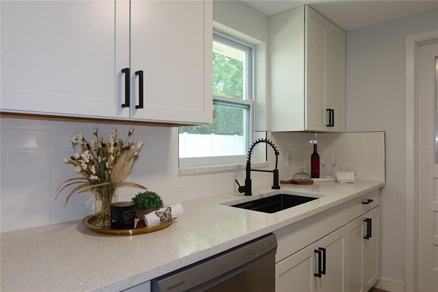 Building Photo - 1808 Harpoon Dr