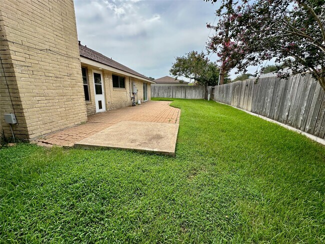 Building Photo - 2931 Pasture Ln
