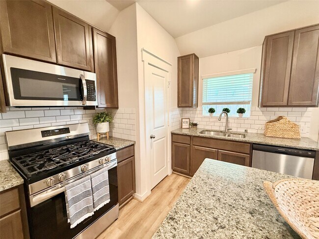 Building Photo - 7534 Coral Ter Dr
