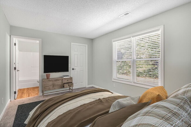 Building Photo - 3 Bedroom, 2 Bath with Home Office