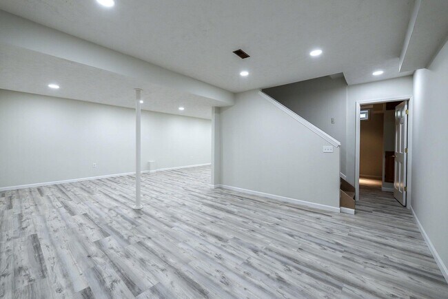 Building Photo - 2400 Rockport Ct