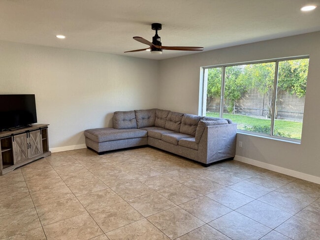 Building Photo - 4616 E Pershing Ave