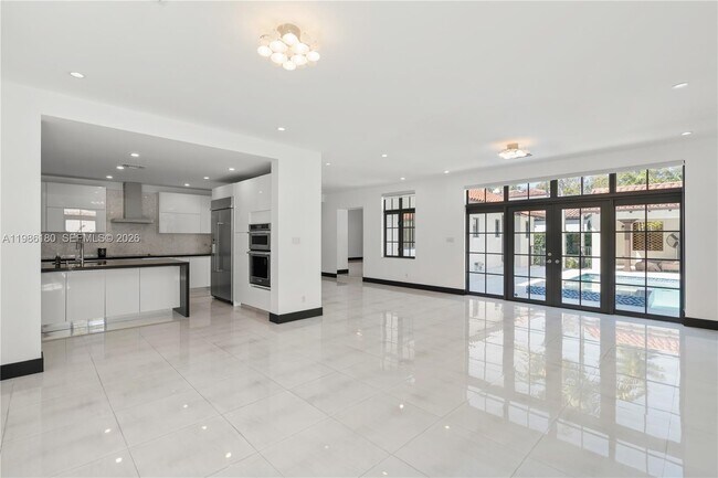 Building Photo - 519 Alhambra Cir