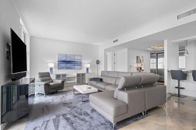 Building Photo - 347 N New River Dr E