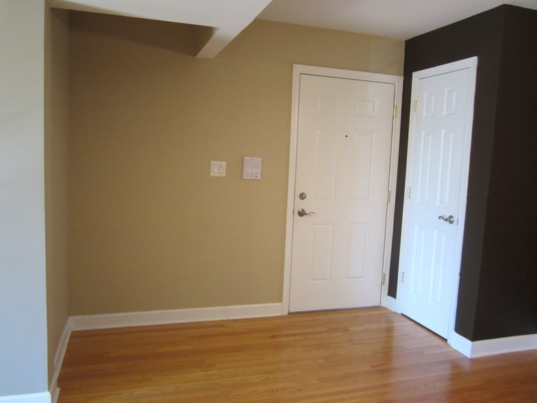 Entry W/ Closet - 5641 Circle Dr