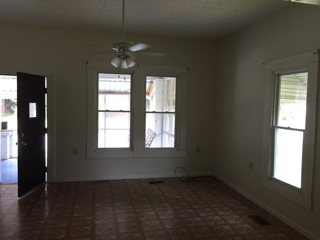 Building Photo - **UPCOMING**4 bedroom / 2 bathroom Home fo...