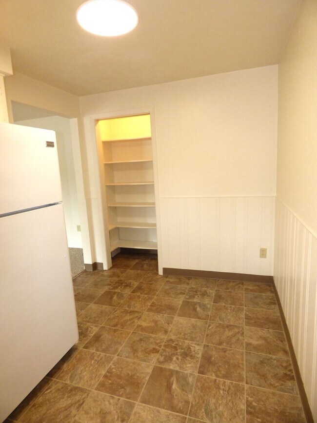 Building Photo - Rent Special: 1/2 Off July's Rent!! Ground Level 1 Bedroom 1 Bath W/ AC