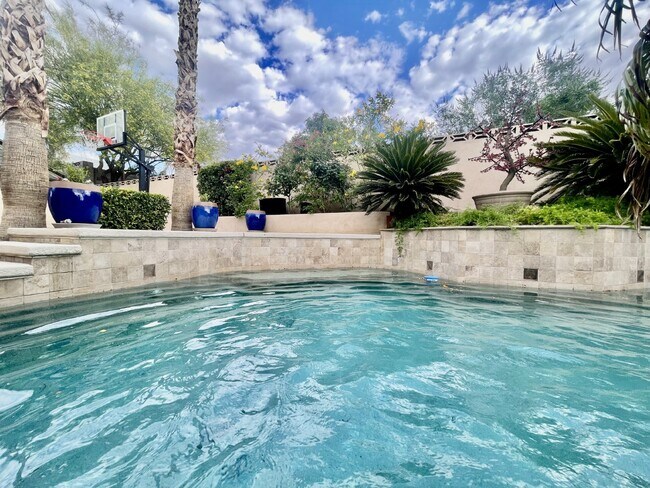 Building Photo - Luxurious 5-Bed, 4-Bath Fully Furnished Home in Henderson-