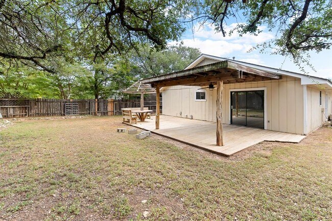 Building Photo - 607 Russet Valley Dr