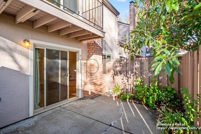 Building Photo - 2666 Kentworth Way