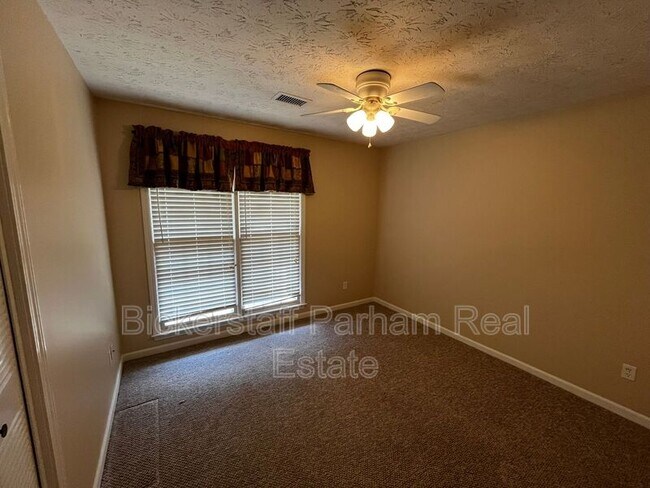 Building Photo - 6608 Highridge Dr
