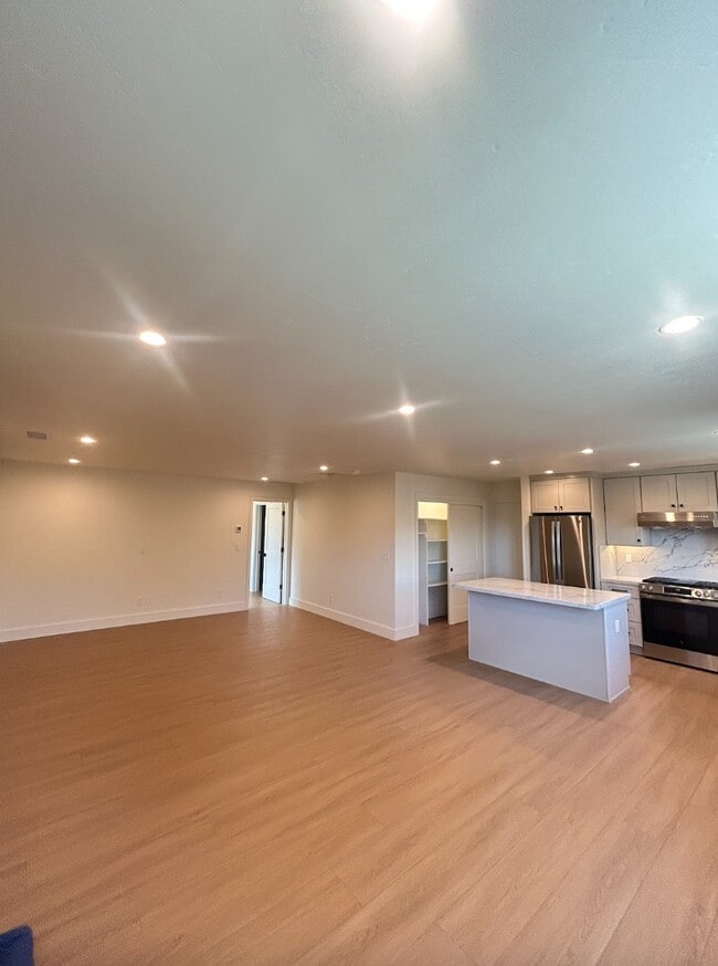 Building Photo - 730 Fisher Ave