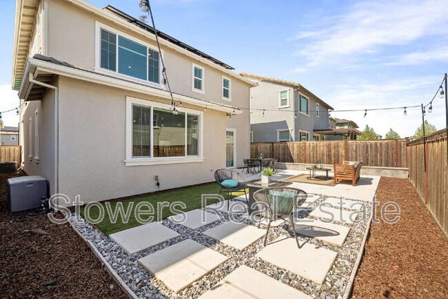 Building Photo - 2428 Periwinkle Pl