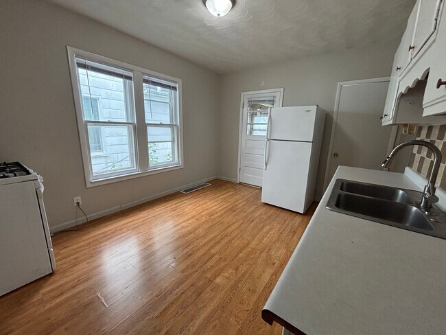 Building Photo - 305-307 18th Ave Moline, IL