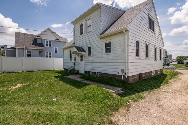 Building Photo - 540 E Main St